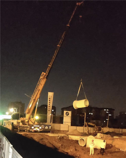 平遥县“弯臂矫正”—— 吊车的 “形变补偿” 技术